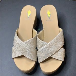 Snakeskin print wedges